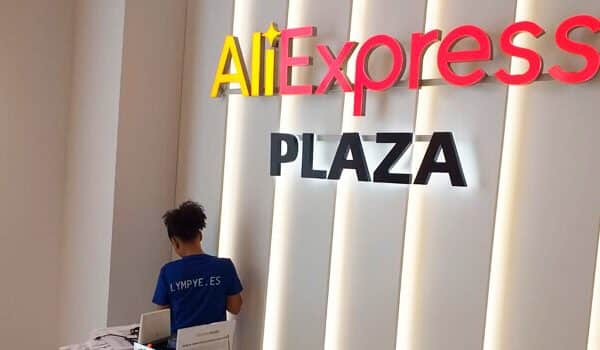 Lympye-participa-en-la-apertura-de-la-primera-tienda-física-de-AliExpress-en-Europa